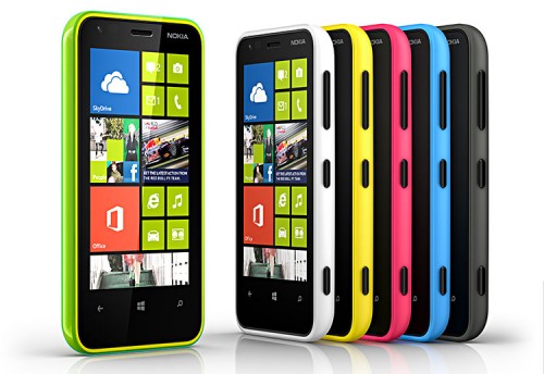 Nokia Lumia 620 Farbvarianten in Reih und Glied