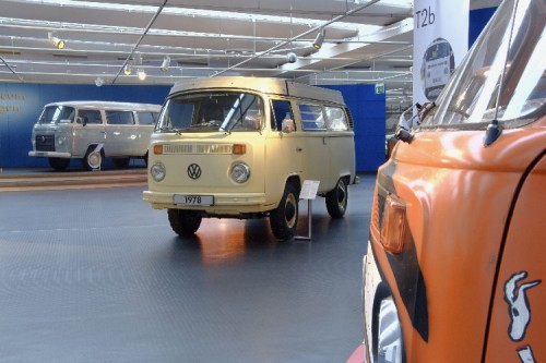 VW-Bus_Hippie_2013