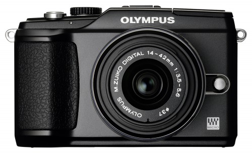 Olympus E-PL2 frontal mit EZ-1442