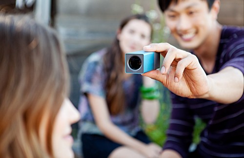 Lytro fotografieren mit der Lichtfeldkamer "Electric Blue"-Modell