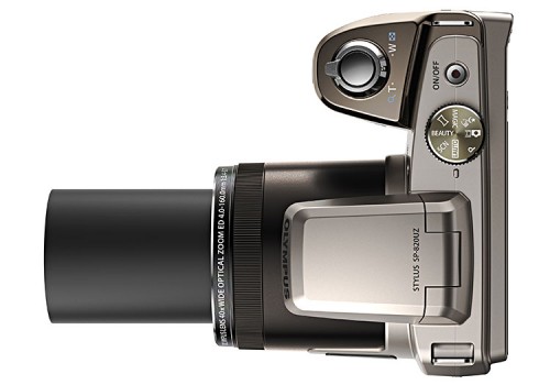 Olympus SP-820UZ silbern Aufsicht