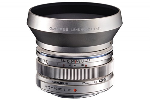 Olympus M.ZD 17mm mit optionale Streulichtblende LH-48B