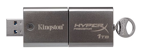 Kingston DTHXP30 1TB frontal mit Stecker und Schlüsselringhalterung