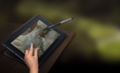 Wacom Cintiq Companion mit Hand