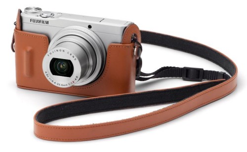 Fujifilm XQ1 and_Brown Leather Case