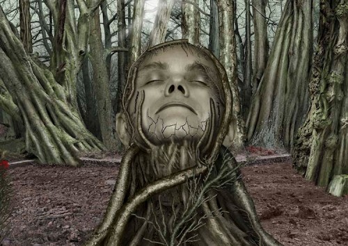 Tumulus 4 Mit Baumstumpf und Aesten