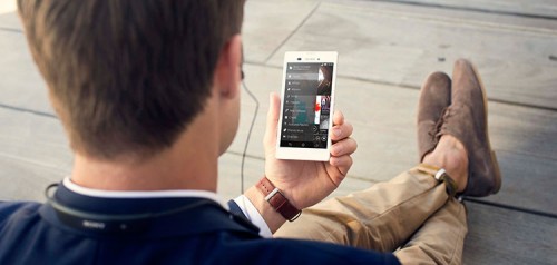 Sony Xperia T3 in der Hand