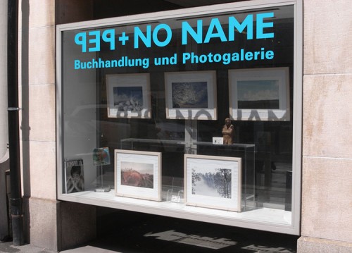 Pep + No Name Vitrine