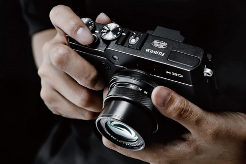 Fuji X30 in Hand 10
