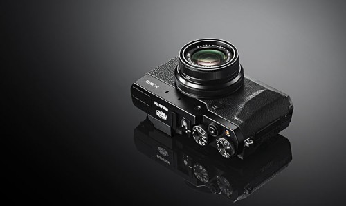 Fuji X30 schwarz liegend