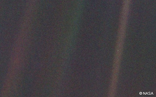 Die-Erde-aus-6-Milliarden-Kilometern-Entfernung-Foto-NASA