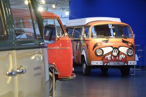 VW-Bus_Bergwacht_Hippie