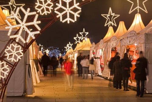 Hamburg Weihnachtsmarkt am Jungfernstieg© Starpics - Fotolia.com