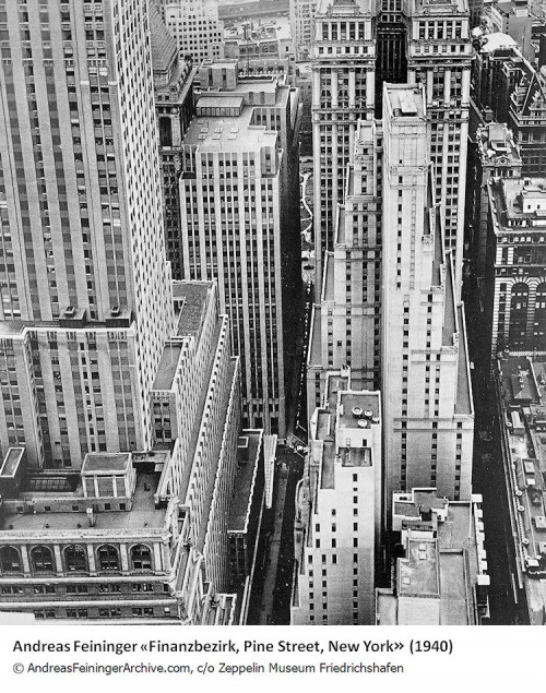 Feininger_Finanzbezirk, Pine Street, New York, 1940