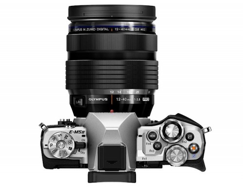 Olympus_OM-D_E-M5_Mark_II_EZ-M1240_silver_top_mit_12-40_750