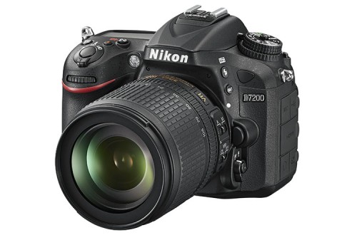 Nikon D7200 mit 18-105mm front34l
