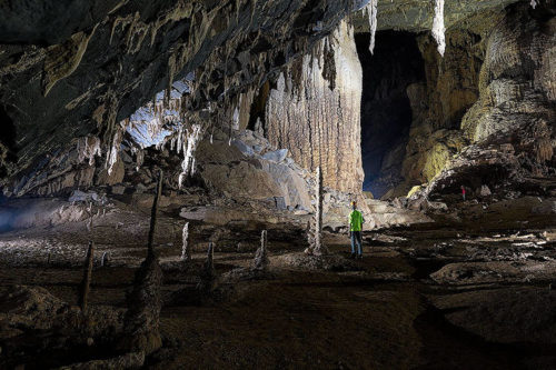 Zihlmann_Vietnam_10_Cave_HangEn-Stalagmite-1669_750