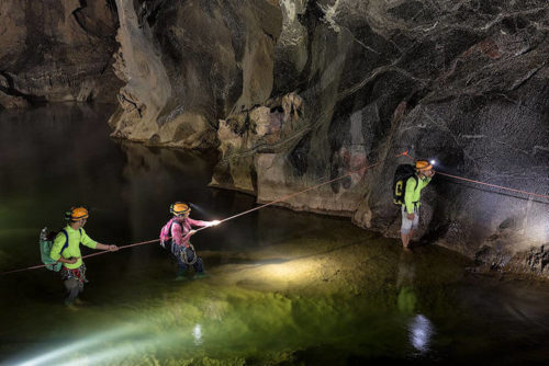 Zihlmann_Vietnam_13_Cave_SonDoong_RiverCrossings-1028_750