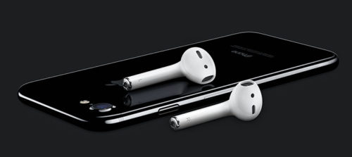 Apple iPhone7 JetBlack mit AirPods Laydown