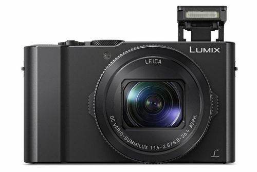 Panasonic LX15 frontal mit Blitz